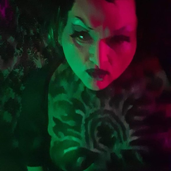 Meet Maralee. A Lifelong makeup lover and artist, my face is my favorite canvas. - Picture 11 of 13